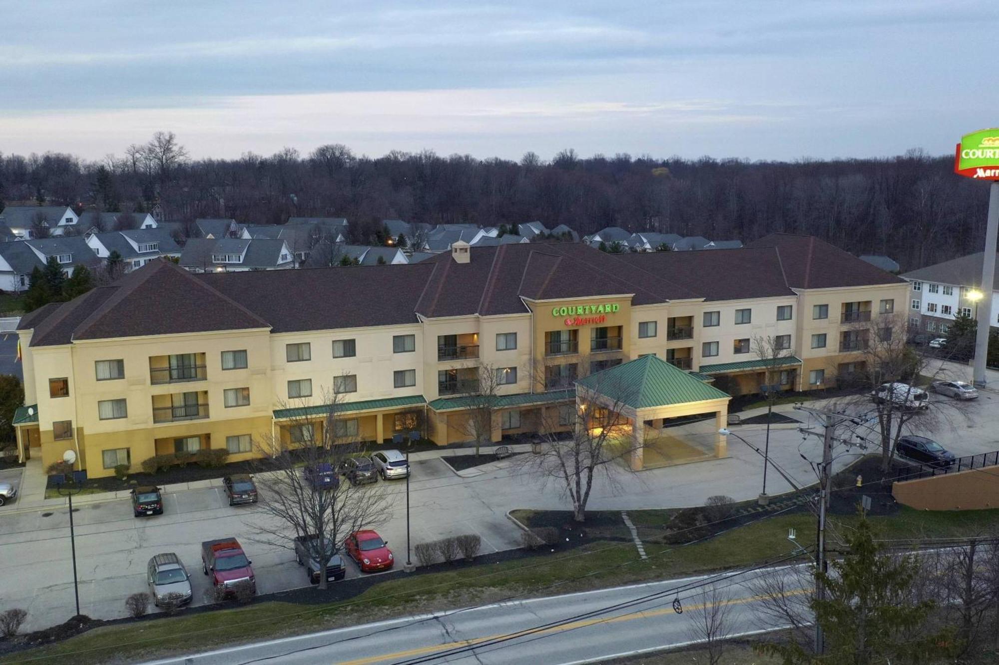 Courtyard By Marriott Cleveland Willoughby Hotel Exterior photo